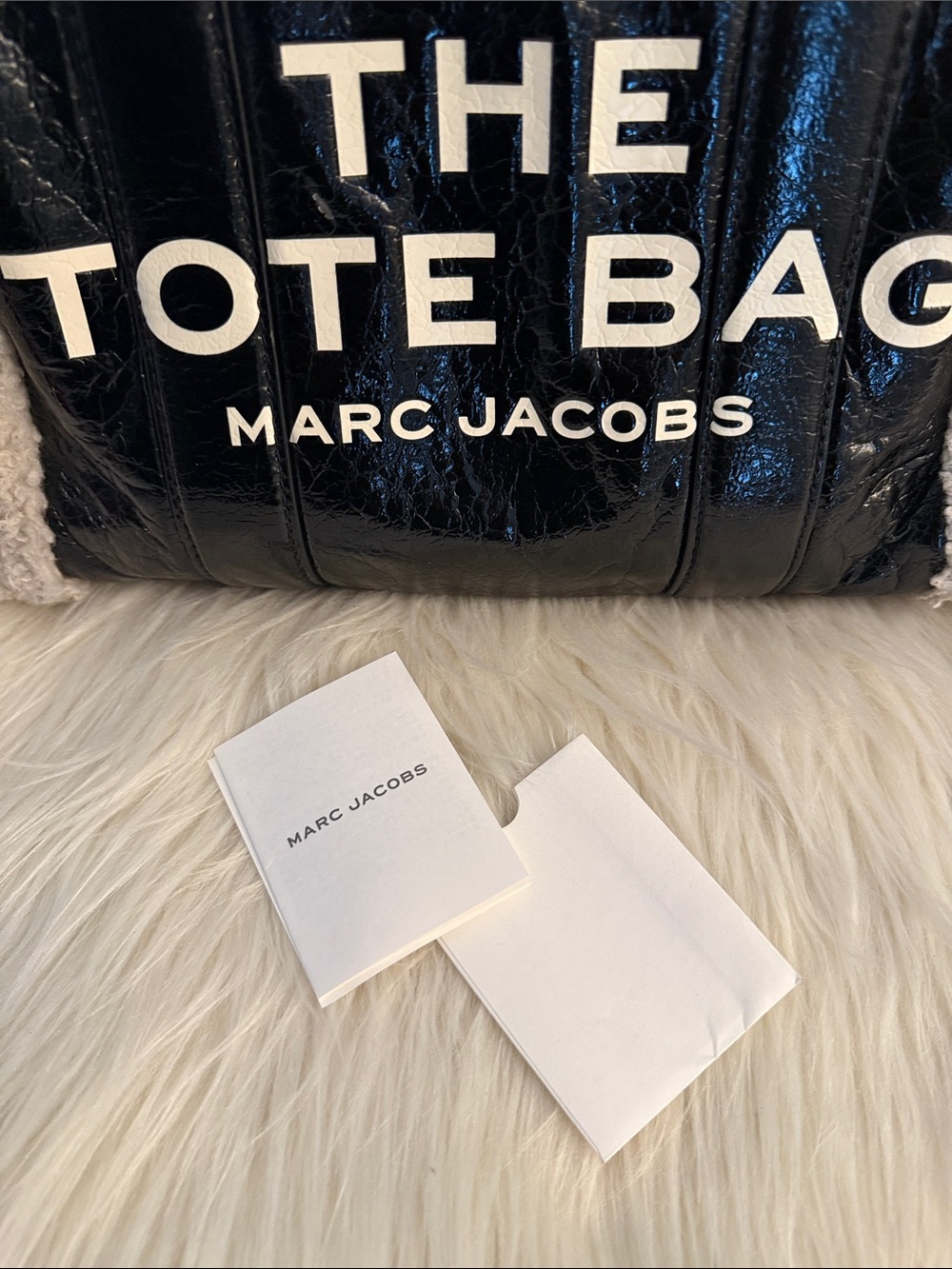 Marc Jacobs Crinkled Leather The Tote Bag Marc Jacobs Shearling - Picture 6 of 16